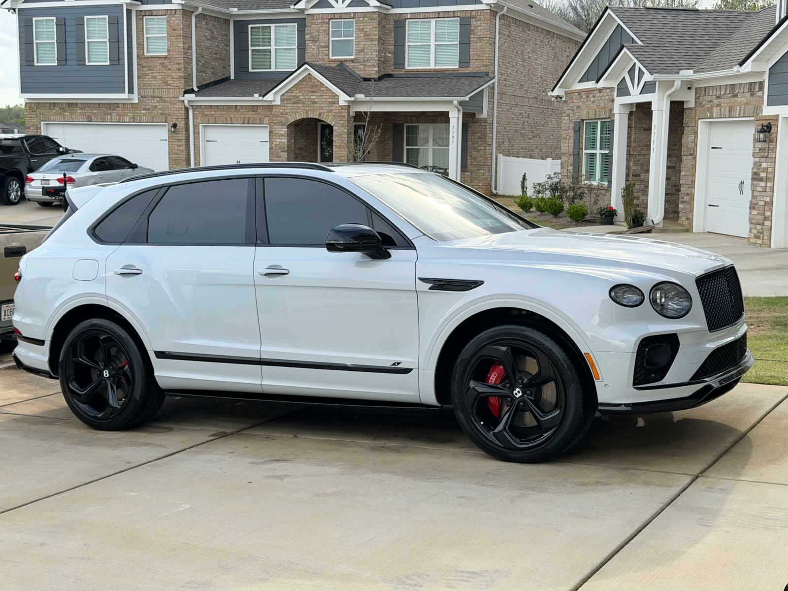 Side profile of a white Bentley Bentayga after mobile detailing by Motorcity Detailing